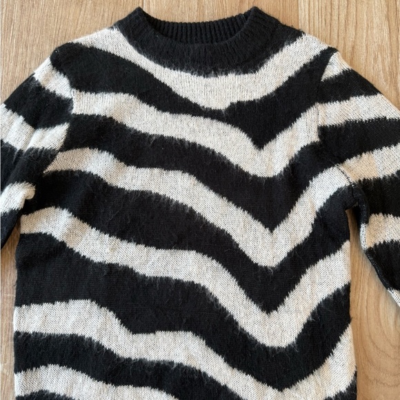 Who What Wear Zebra Print Crew Neck Sweater - Picture 4 of 6